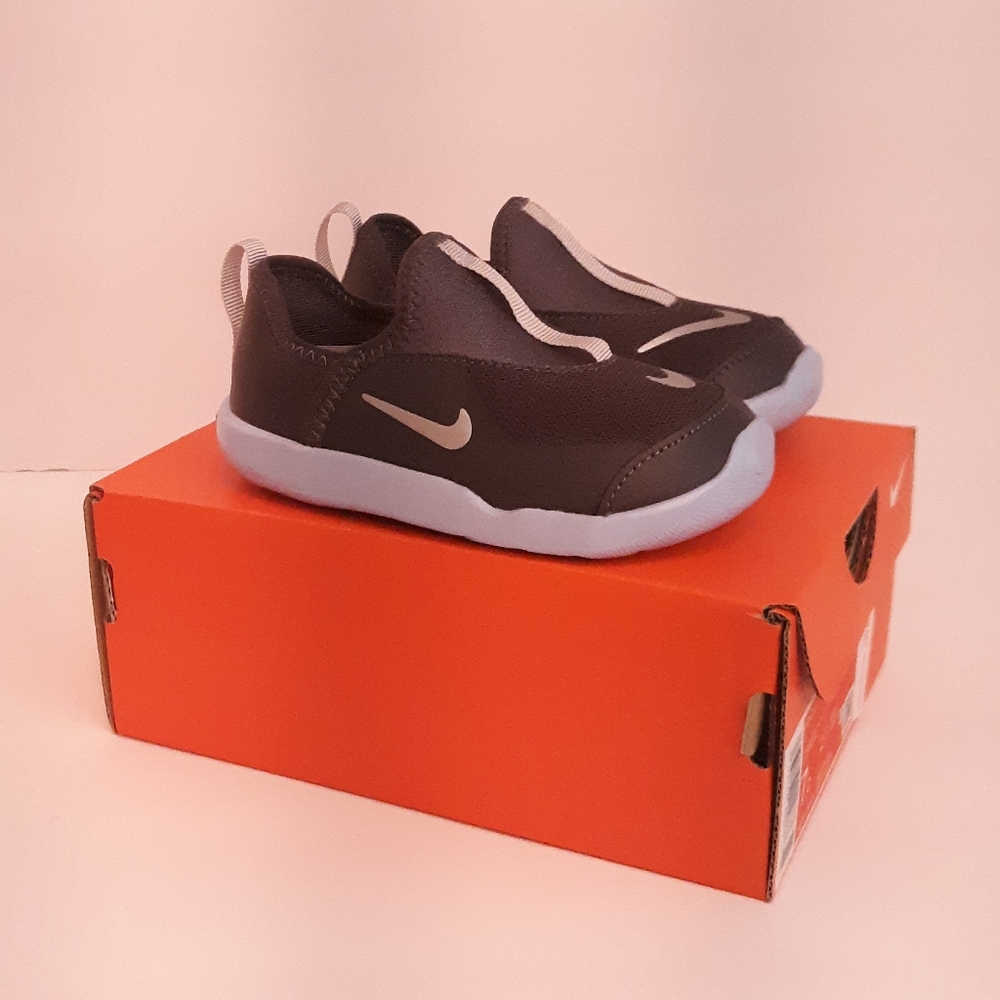 Nike Lil’ Swoosh Slip-on Sneakers Baby Toddler Size 7, NIB
